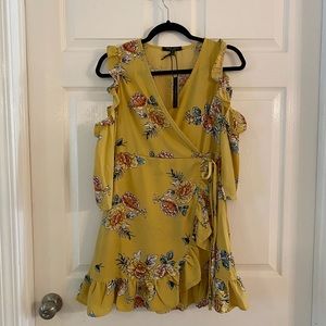 NWT Romeo + Juliet Couture faux wrap dress
